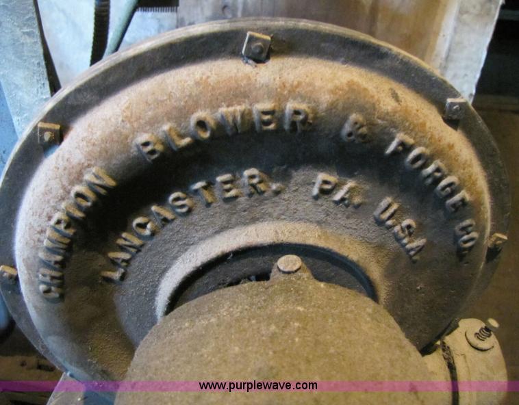 image for item 3607 Champion forge blow with electric blower