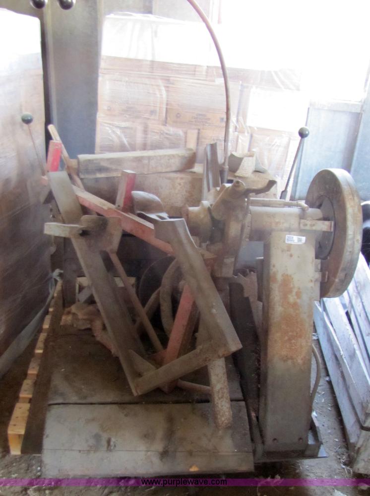 image for item 3608 Truck tire changer