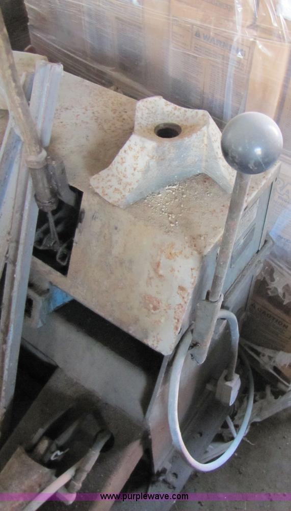 image for item 3608 Truck tire changer