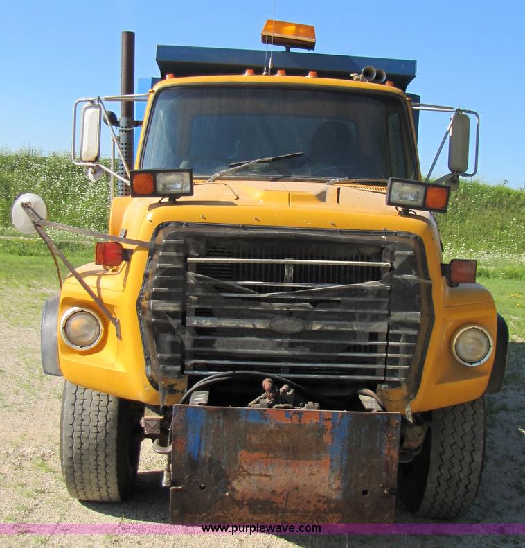 image for item 3610 1991 Ford L9000 dump truck with side snow plow