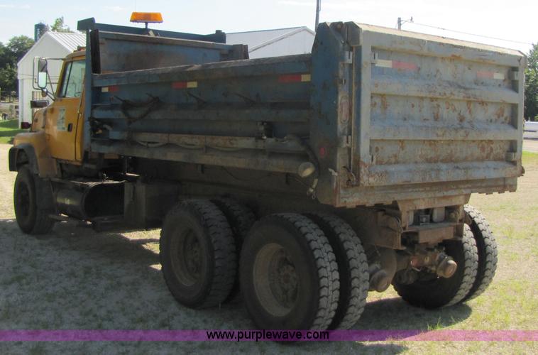 image for item 3610 1991 Ford L9000 dump truck with side snow plow
