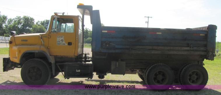 image for item 3610 1991 Ford L9000 dump truck with side snow plow