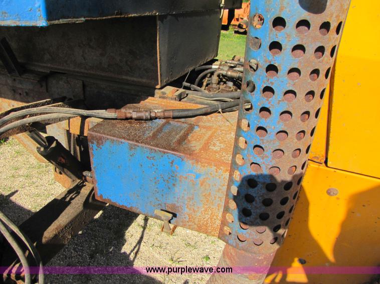 image for item 3610 1991 Ford L9000 dump truck with side snow plow
