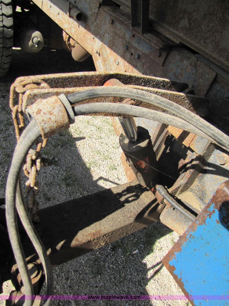 image for item 3610 1991 Ford L9000 dump truck with side snow plow