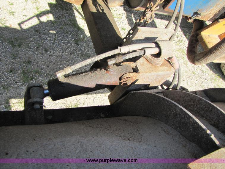 image for item 3610 1991 Ford L9000 dump truck with side snow plow