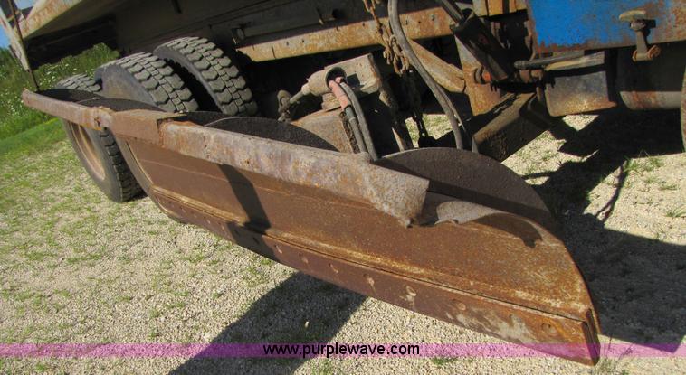 image for item 3610 1991 Ford L9000 dump truck with side snow plow