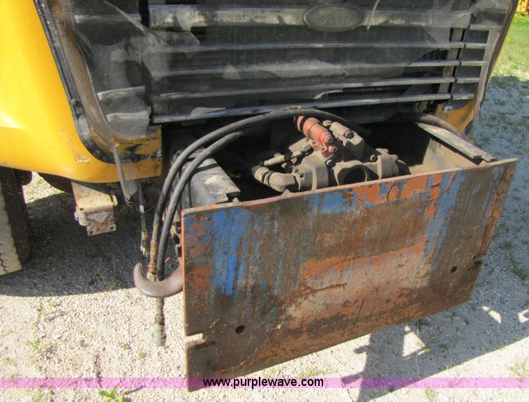image for item 3610 1991 Ford L9000 dump truck with side snow plow
