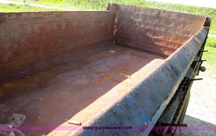 image for item 3610 1991 Ford L9000 dump truck with side snow plow