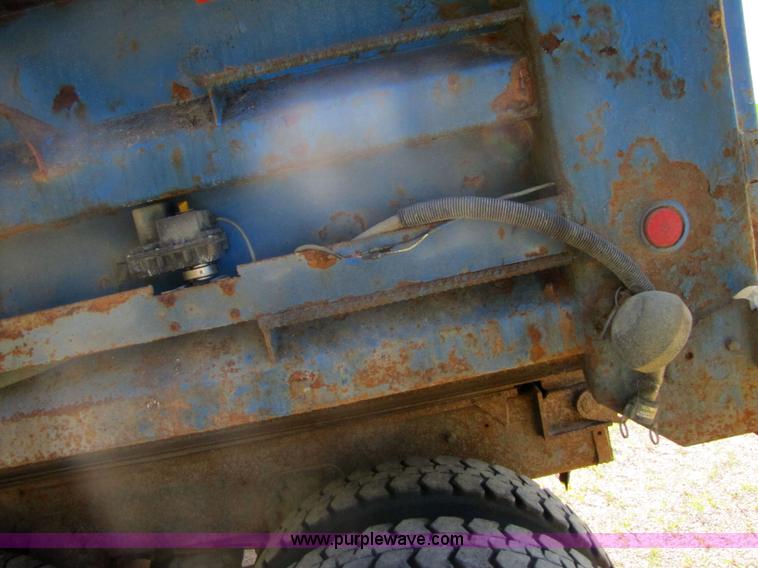 image for item 3610 1991 Ford L9000 dump truck with side snow plow