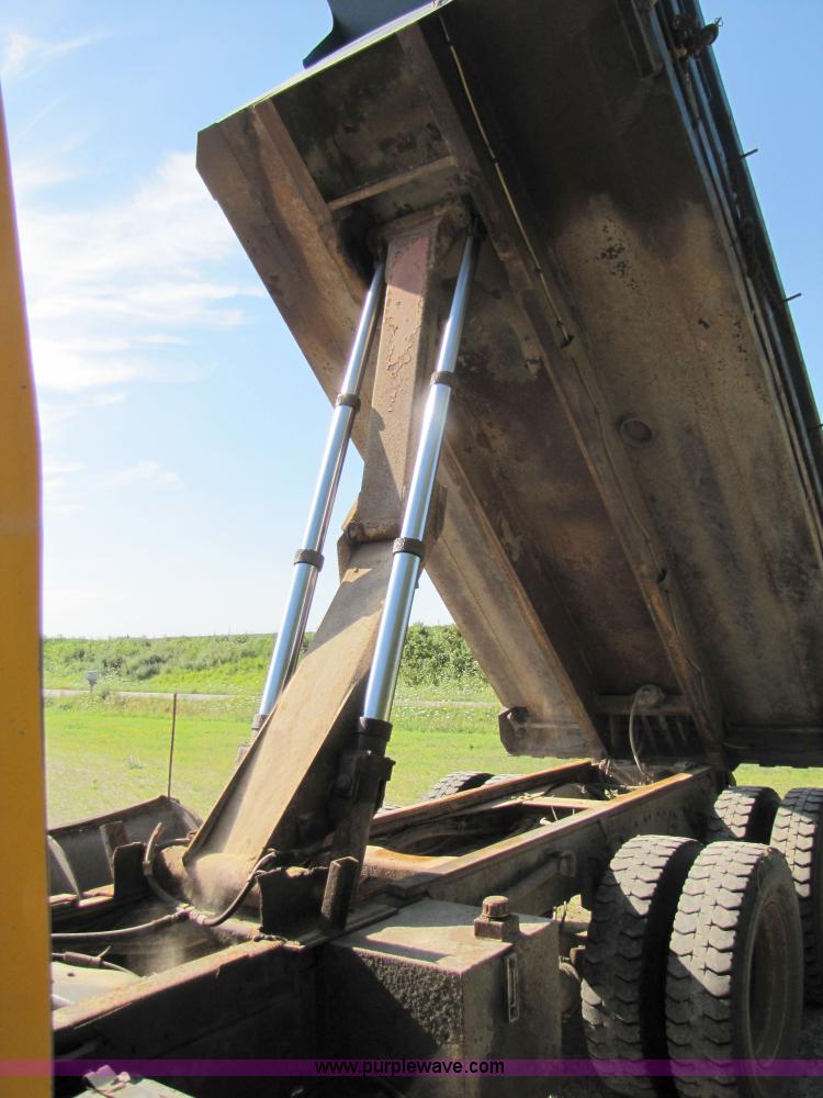 image for item 3610 1991 Ford L9000 dump truck with side snow plow