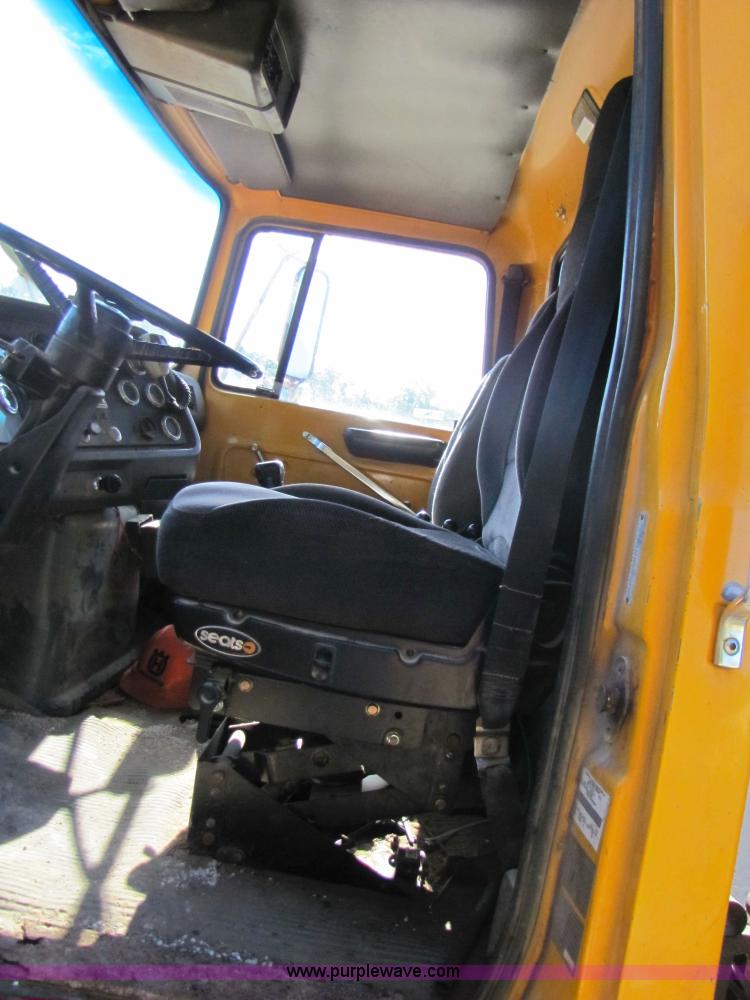 image for item 3610 1991 Ford L9000 dump truck with side snow plow