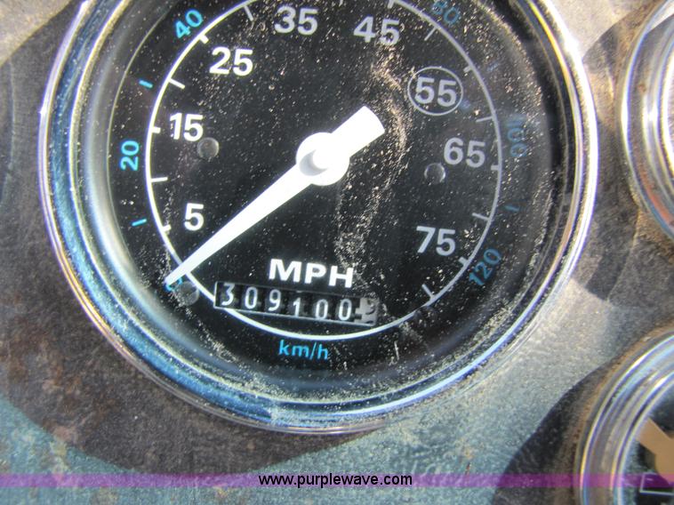 image for item 3610 1991 Ford L9000 dump truck with side snow plow