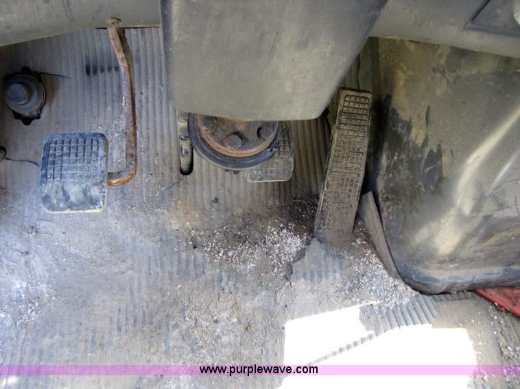 image for item 3610 1991 Ford L9000 dump truck with side snow plow