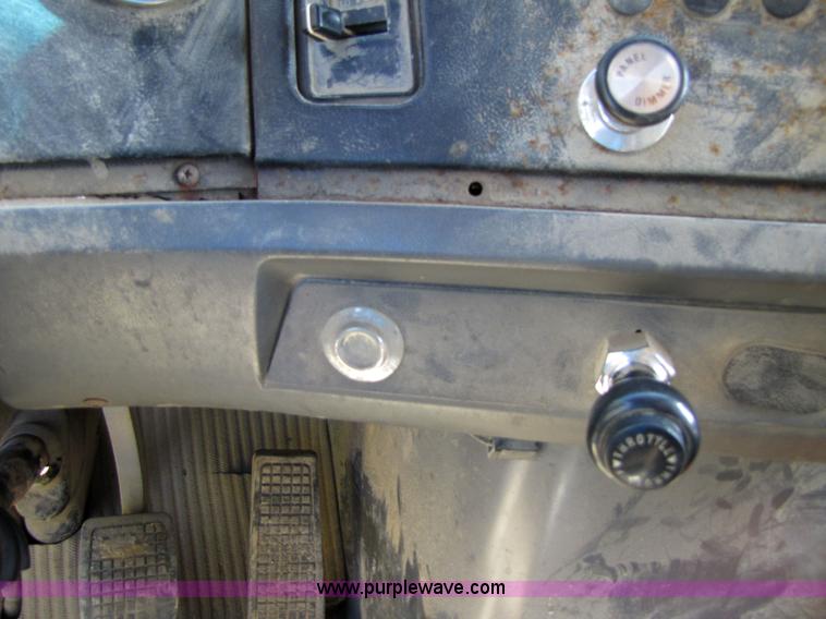 image for item 3610 1991 Ford L9000 dump truck with side snow plow