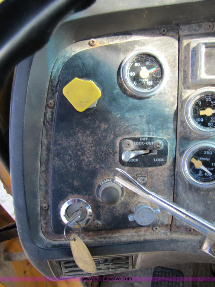 image for item 3610 1991 Ford L9000 dump truck with side snow plow