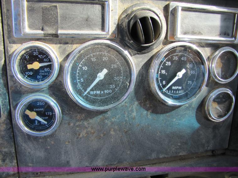 image for item 3610 1991 Ford L9000 dump truck with side snow plow