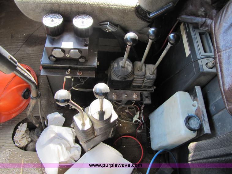 image for item 3610 1991 Ford L9000 dump truck with side snow plow