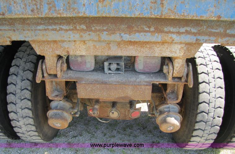 image for item 3610 1991 Ford L9000 dump truck with side snow plow