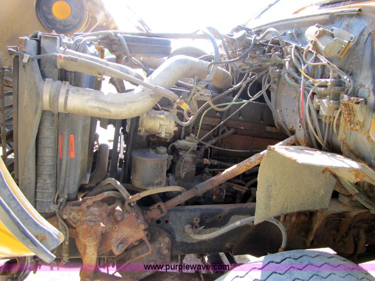 image for item 3610 1991 Ford L9000 dump truck with side snow plow