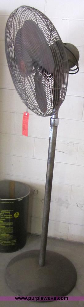 image for item 3611 Pedestal fan