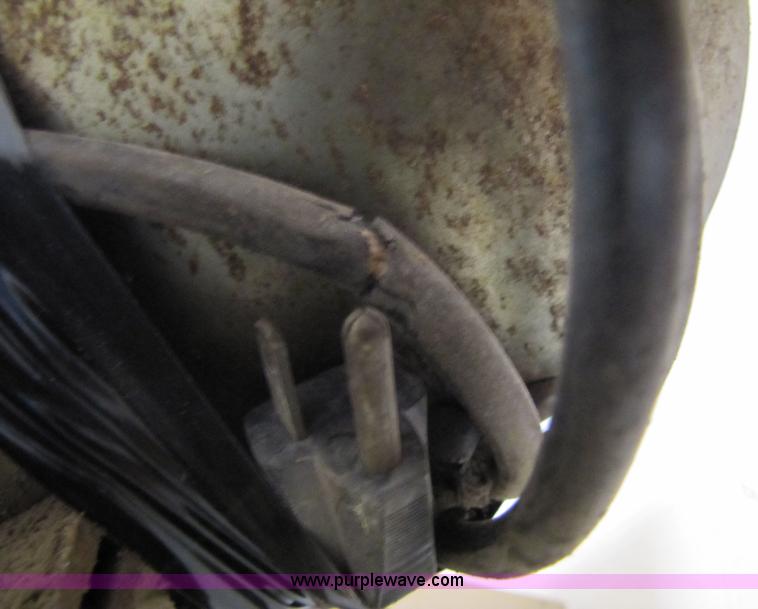 image for item 3611 Pedestal fan