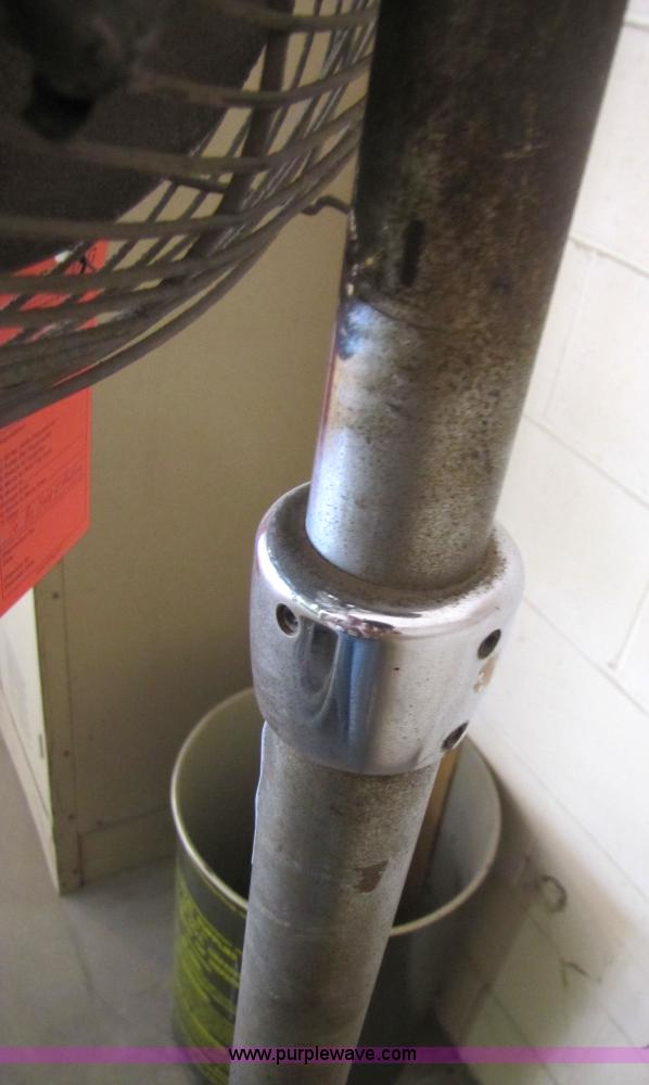 image for item 3611 Pedestal fan