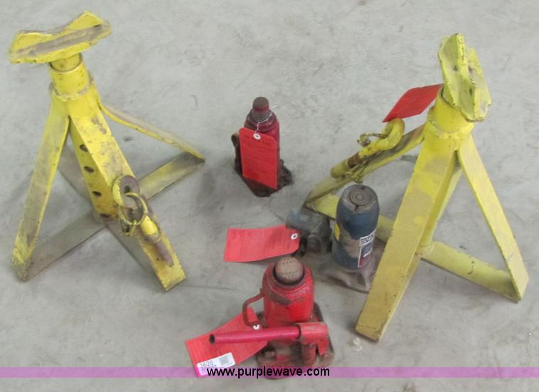 image for item 3620 Assorted jacks