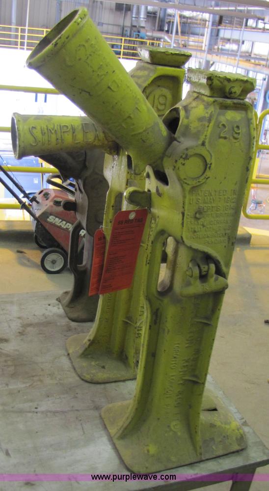 image for item 3621 (3) house jacks