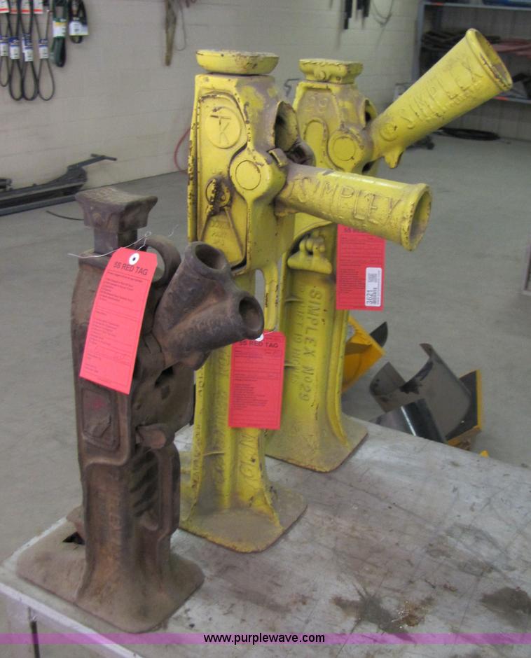 image for item 3621 (3) house jacks