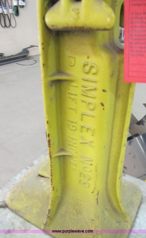 image for item 3621 (3) house jacks