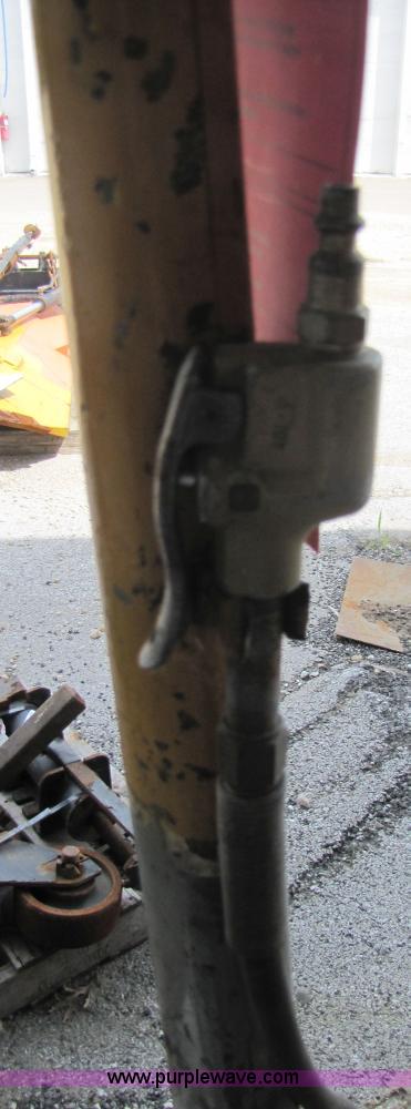 image for item 3627 Lincoln 10 ton air over hydraulic floor jack