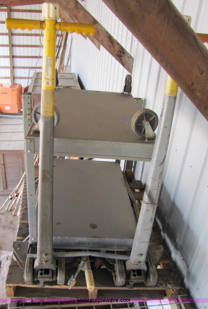 image for item 3629 (3) 10 ton jacks
