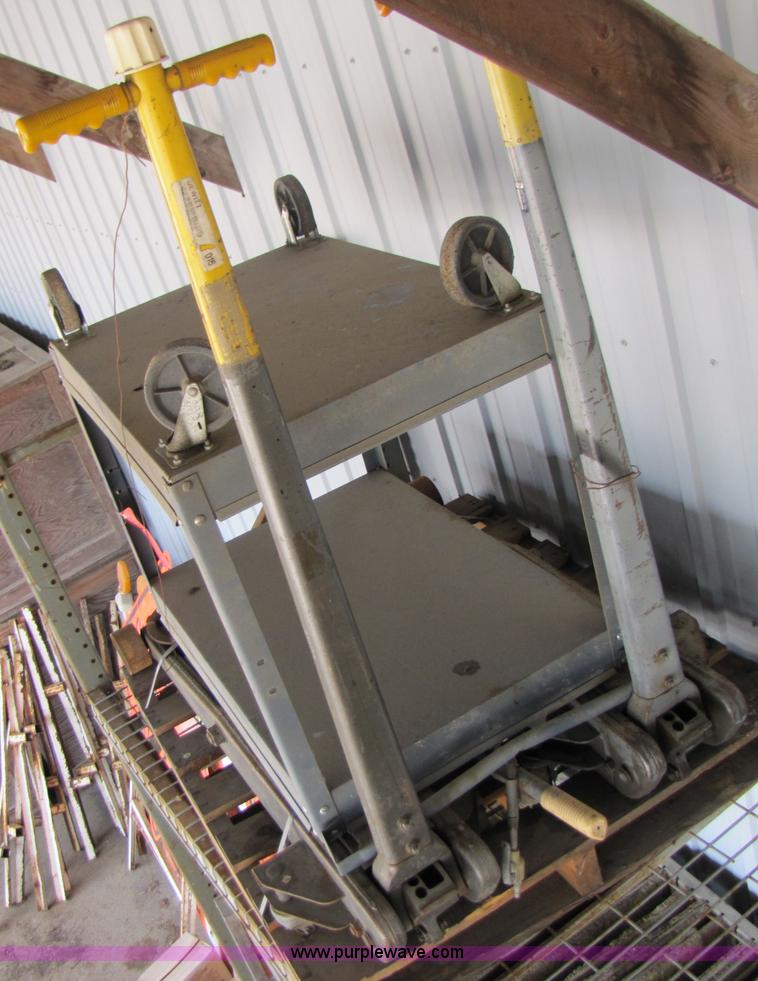 image for item 3629 (3) 10 ton jacks