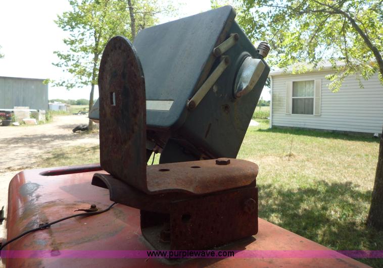 image for item 2172 Allis-Chalmers 180 tractor