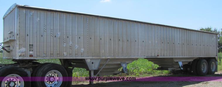 image for item 2304 1985 Wilson AGH-700 grain trailer