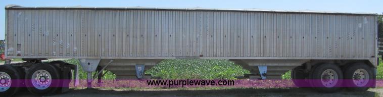 image for item 2304 1985 Wilson AGH-700 grain trailer