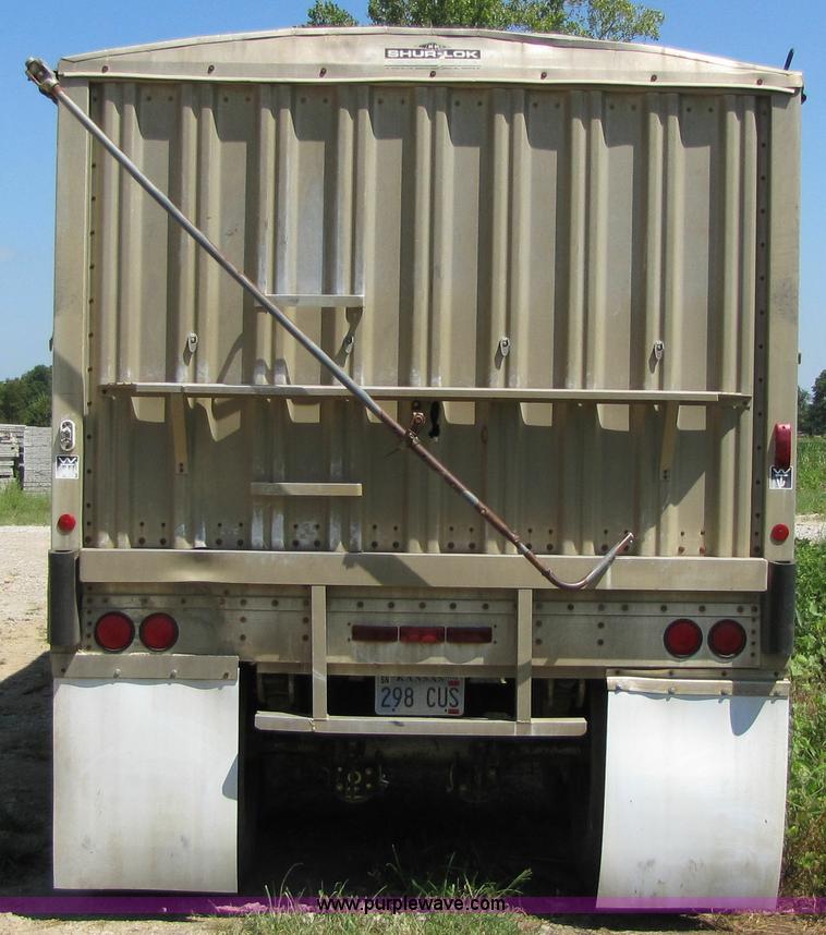 image for item 2304 1985 Wilson AGH-700 grain trailer