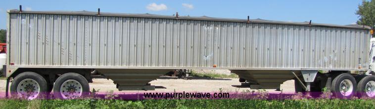 image for item 2304 1985 Wilson AGH-700 grain trailer