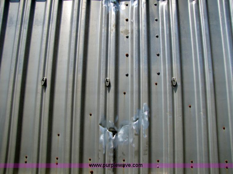 image for item 2304 1985 Wilson AGH-700 grain trailer