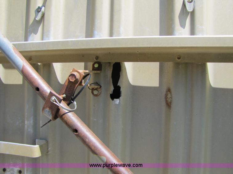 image for item 2304 1985 Wilson AGH-700 grain trailer