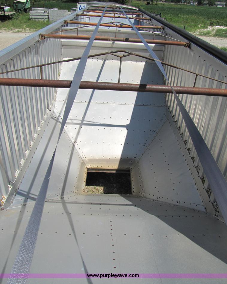 image for item 2304 1985 Wilson AGH-700 grain trailer