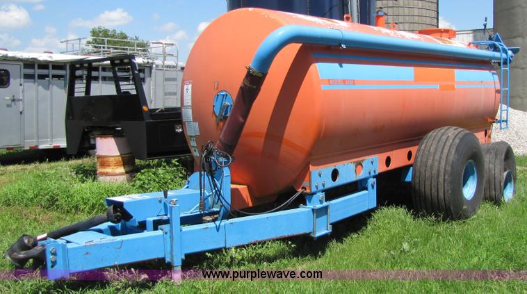 image for item 2307 1997 Betterbilt 3400 slurry spreader