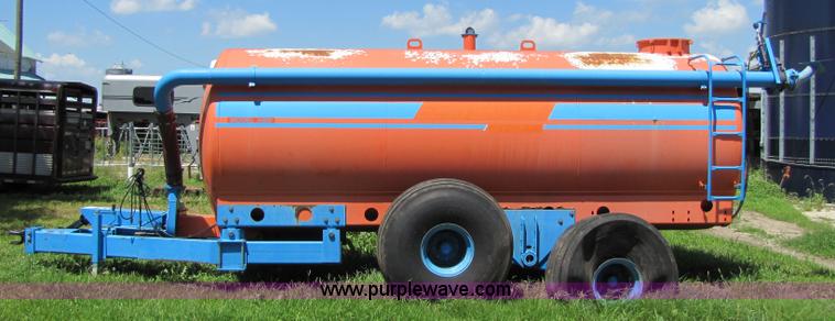 image for item 2307 1997 Betterbilt 3400 slurry spreader