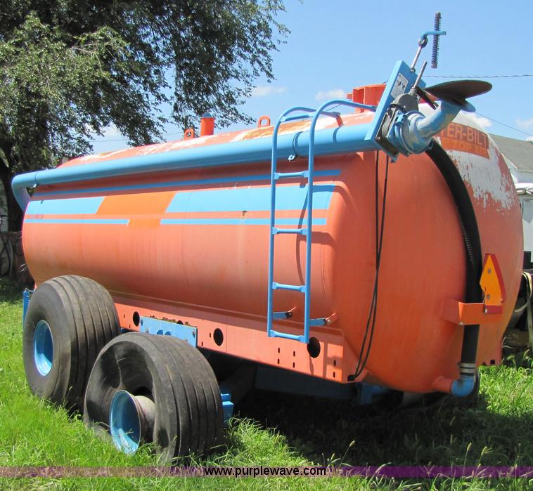 image for item 2307 1997 Betterbilt 3400 slurry spreader