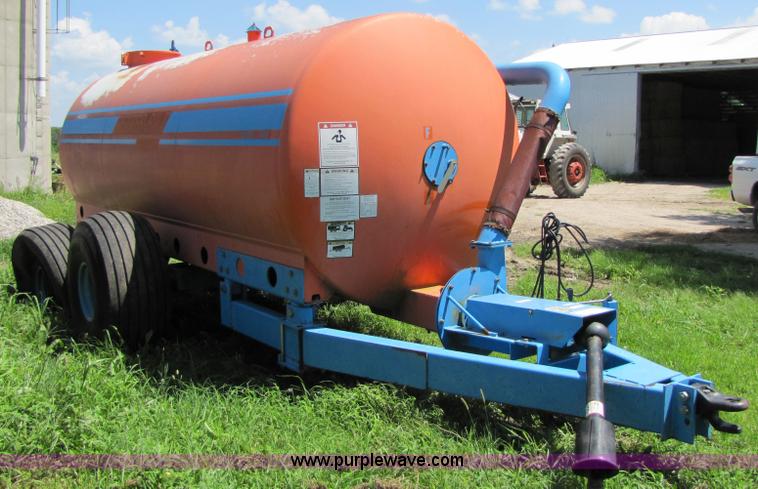 image for item 2307 1997 Betterbilt 3400 slurry spreader