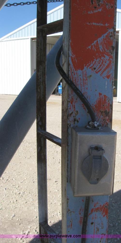 image for item 2532 300 bushel grain bin with auger