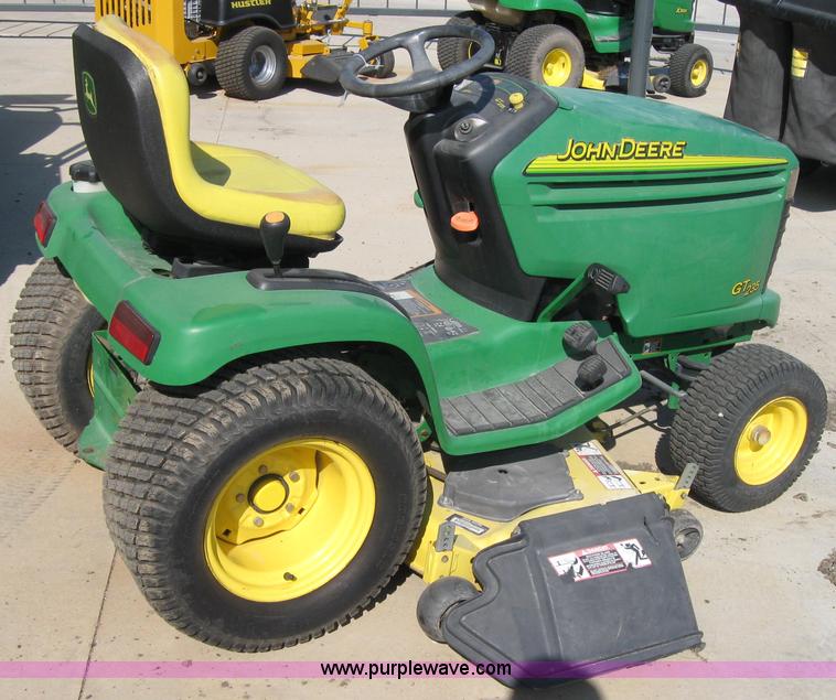 image for item 2591 2004 John Deere GT235 lawn mower