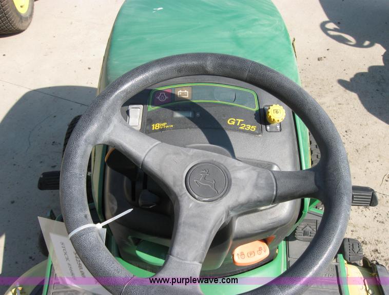 image for item 2591 2004 John Deere GT235 lawn mower