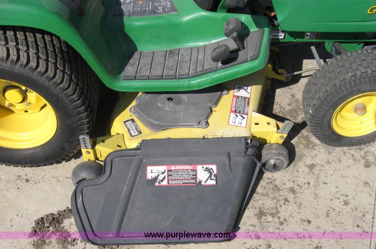 image for item 2591 2004 John Deere GT235 lawn mower