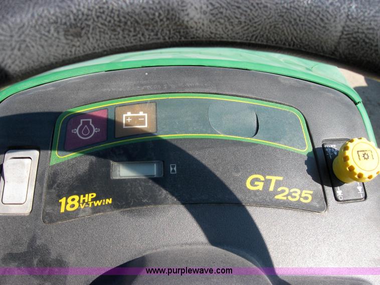 image for item 2591 2004 John Deere GT235 lawn mower